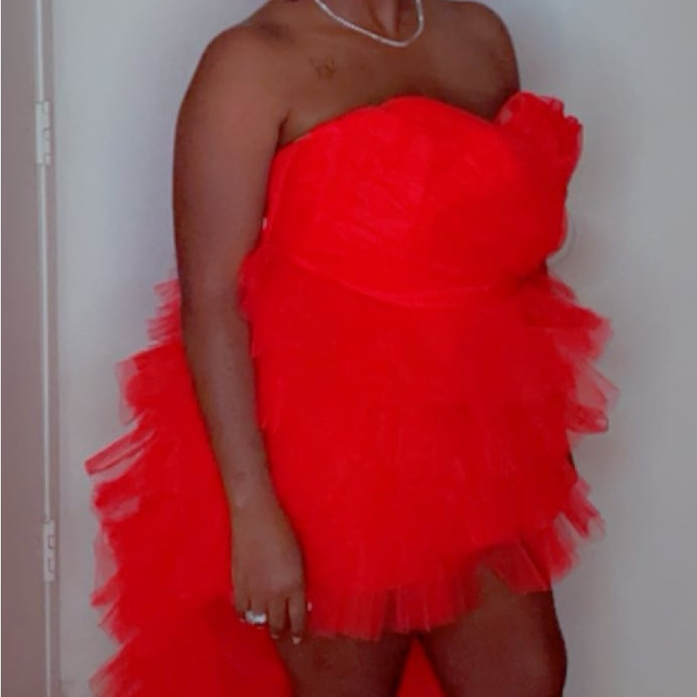 Red dress - Picture 3 of 3
